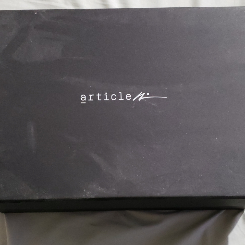 Article Shoes - Picture 3 of 3